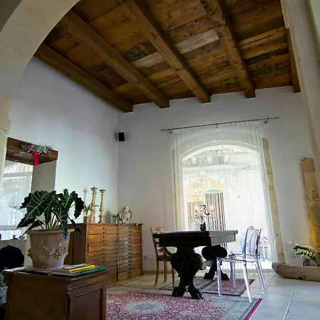 ホテル La Via Della Giudecca シラクーサ