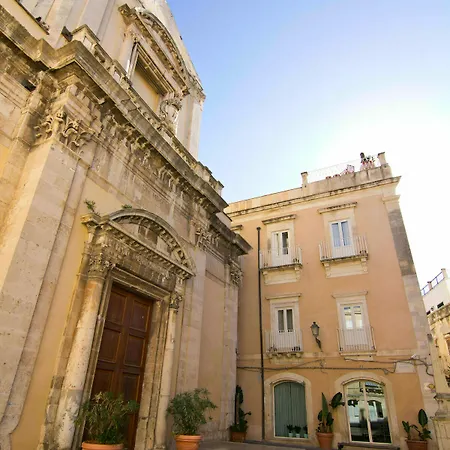 ホテル La Via Della Giudecca シラクーサ