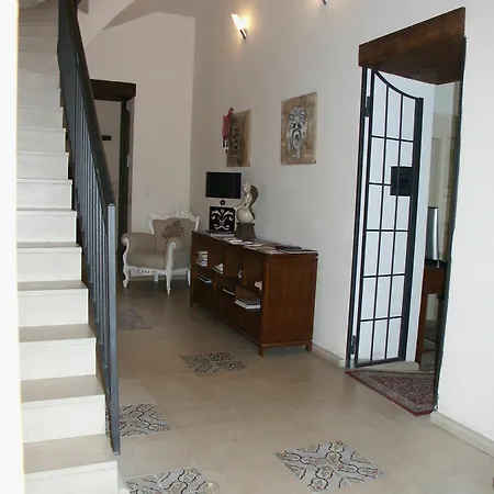La Via Della Giudecca 3*